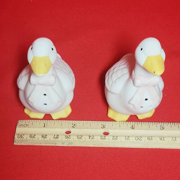 Vintage Salt and Pepper Shaker Duck Geese Pink Bow Set of 2 - Picture 9 of 10